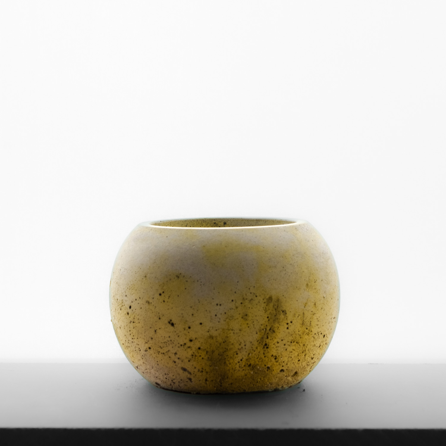 petit pot de béton nova miel jaune