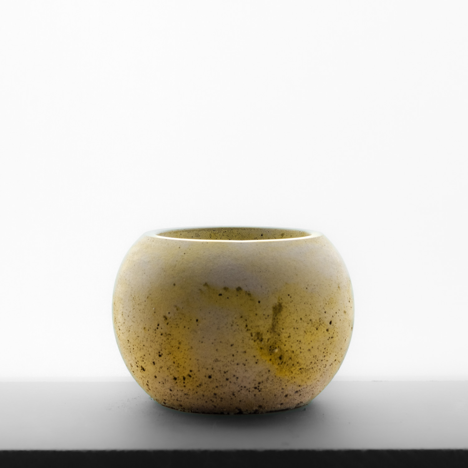 petit pot de béton nova miel jaune