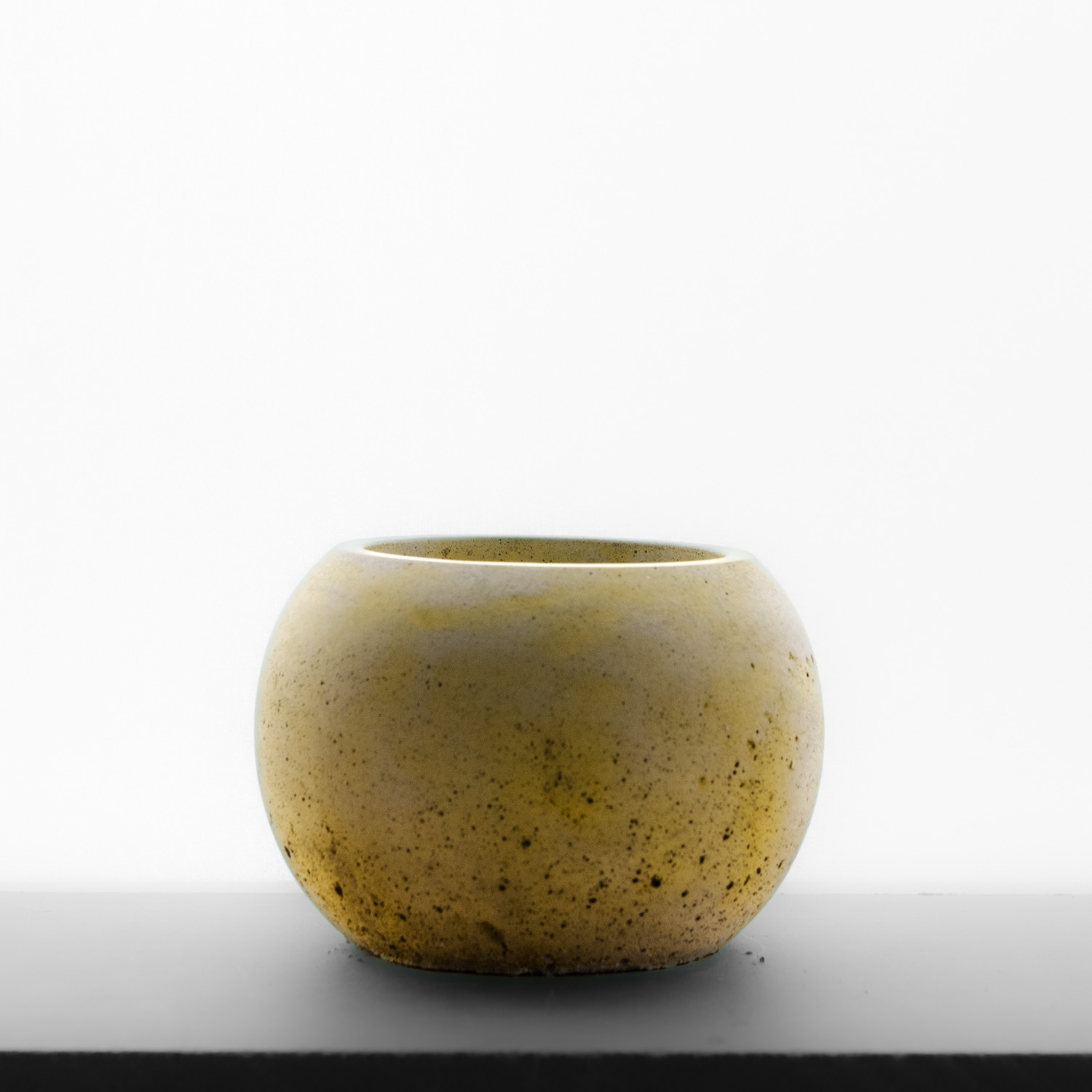 petit pot de béton nova miel jaune