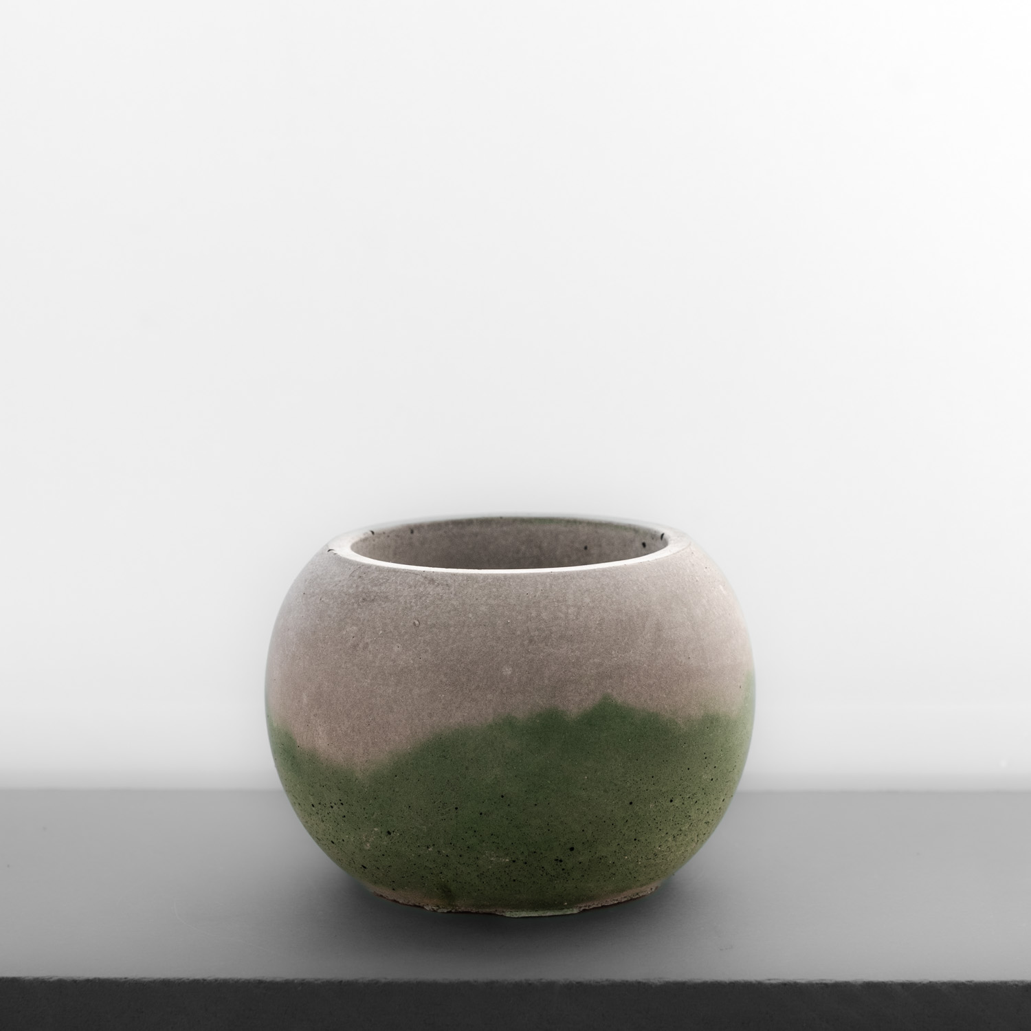 pot de béton rond, gris et vert vif mat, collection nova