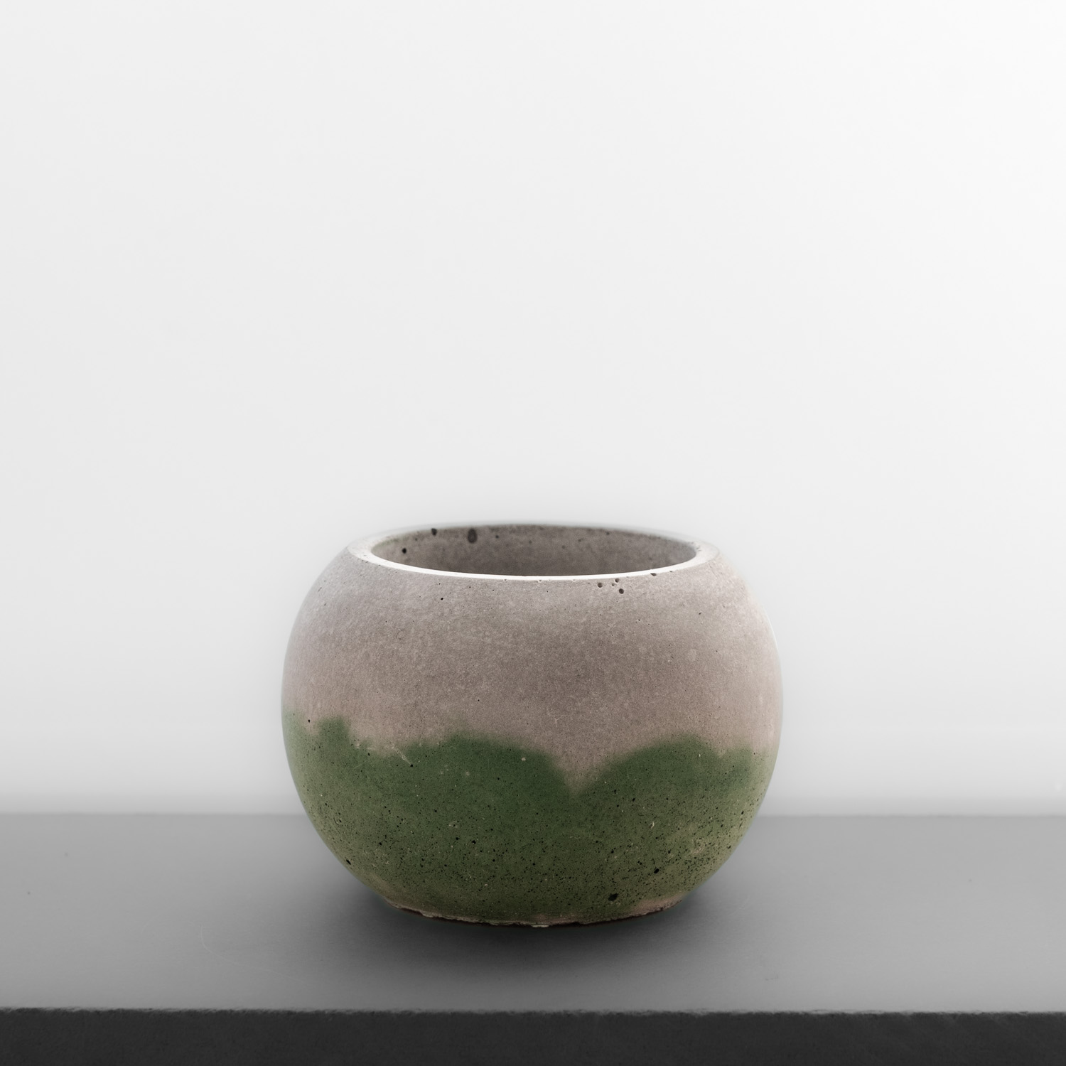 pot de béton rond, gris et vert vif mat, collection nova