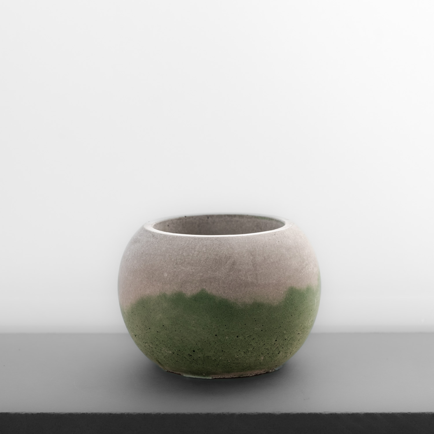 pot de béton rond, gris et vert vif mat, collection nova