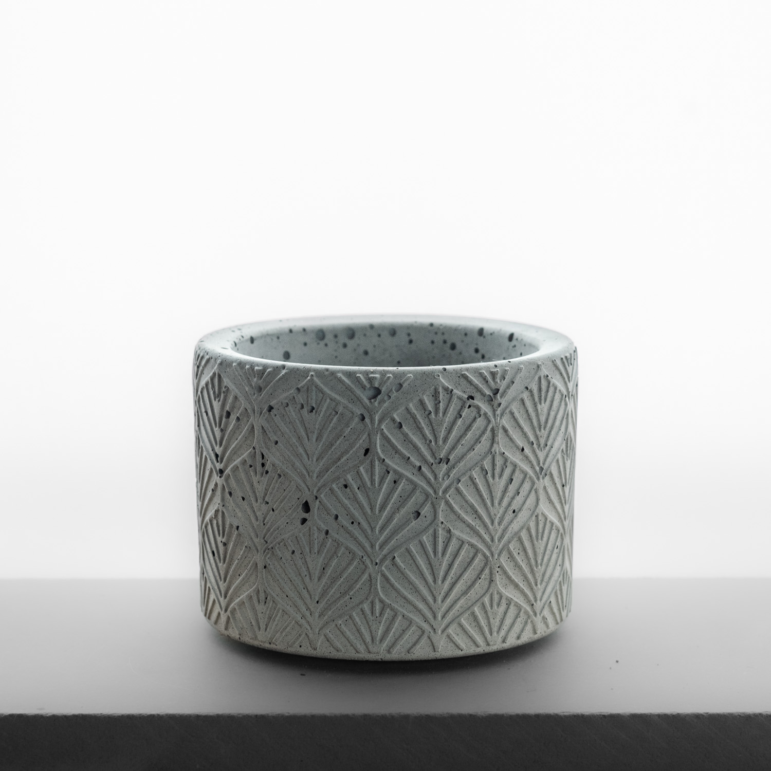 pot de béton, texture feuillage, bleu pâle